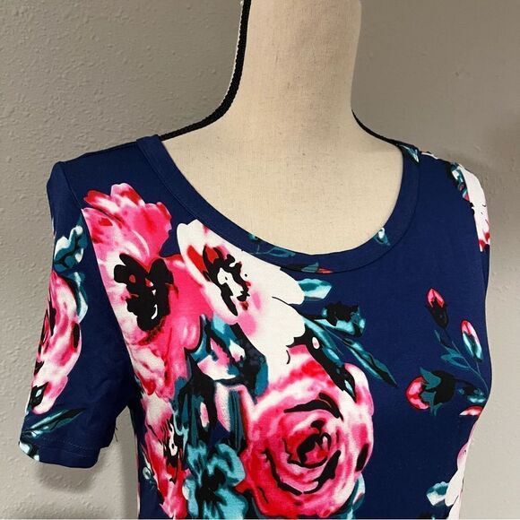Floral short sleeve dress - Picture 2 of 9
